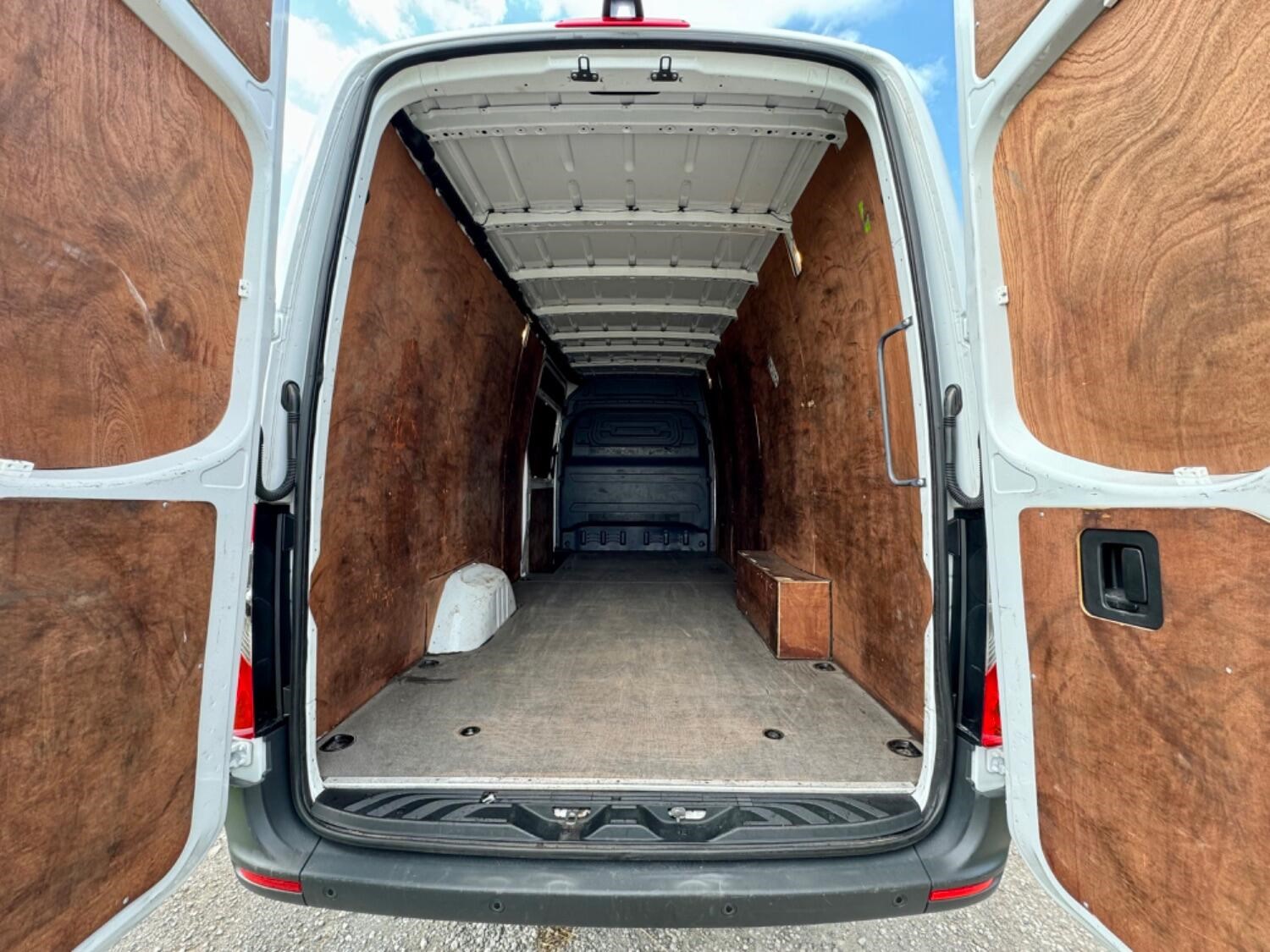 Mercedes-Benz Sprinter Listing Image