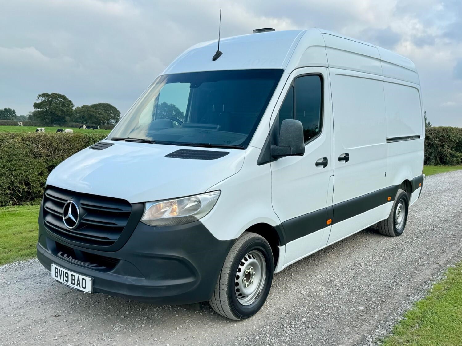 Mercedes-Benz Sprinter Listing Image