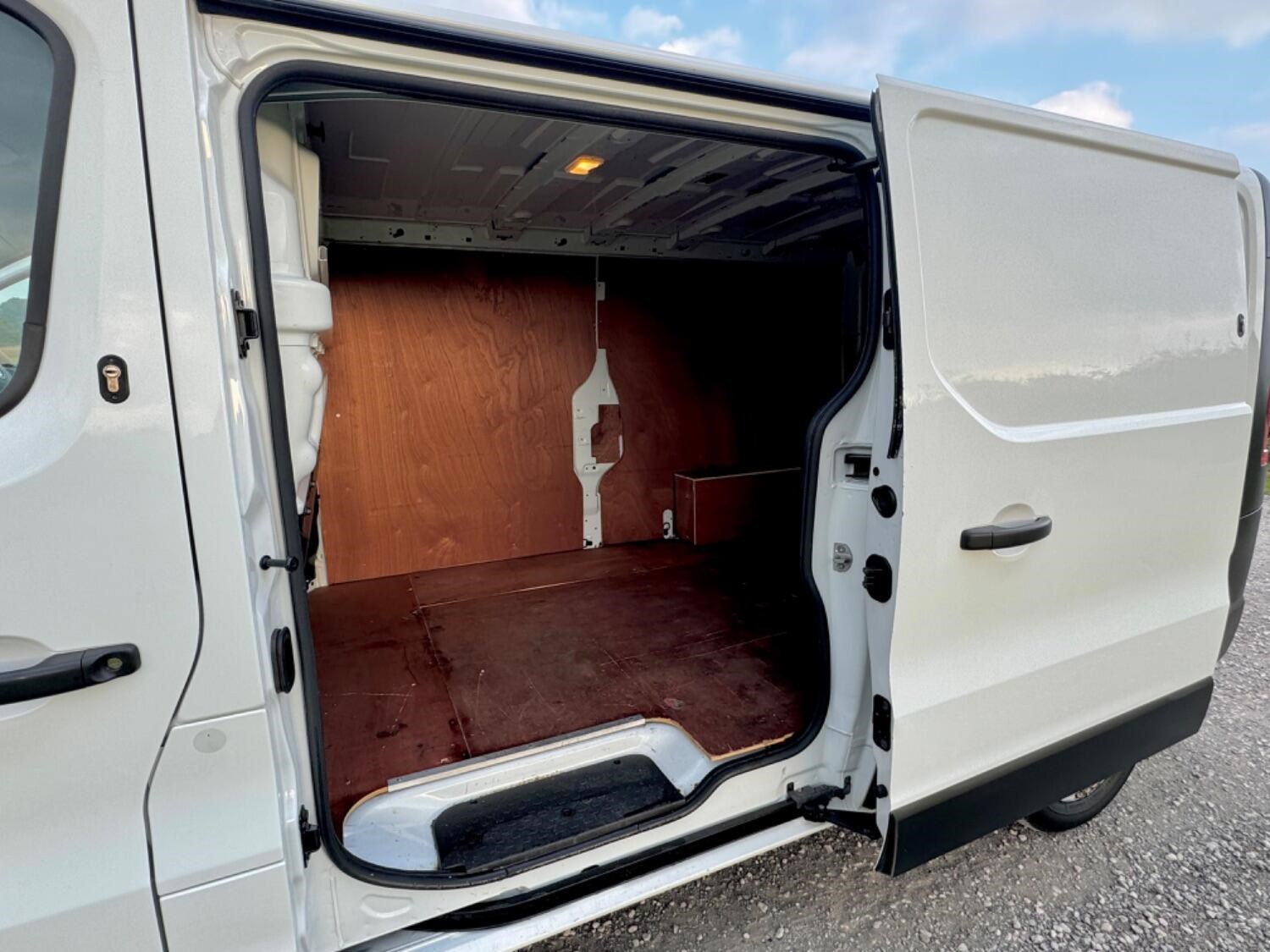 Vauxhall Vivaro Listing Image