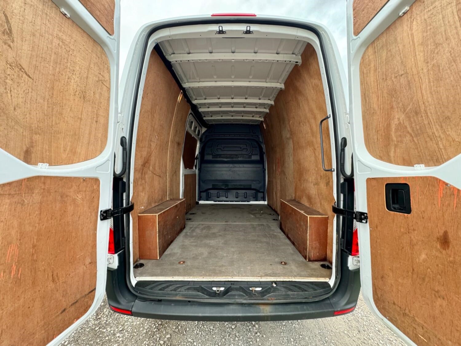 Mercedes-Benz Sprinter Listing Image