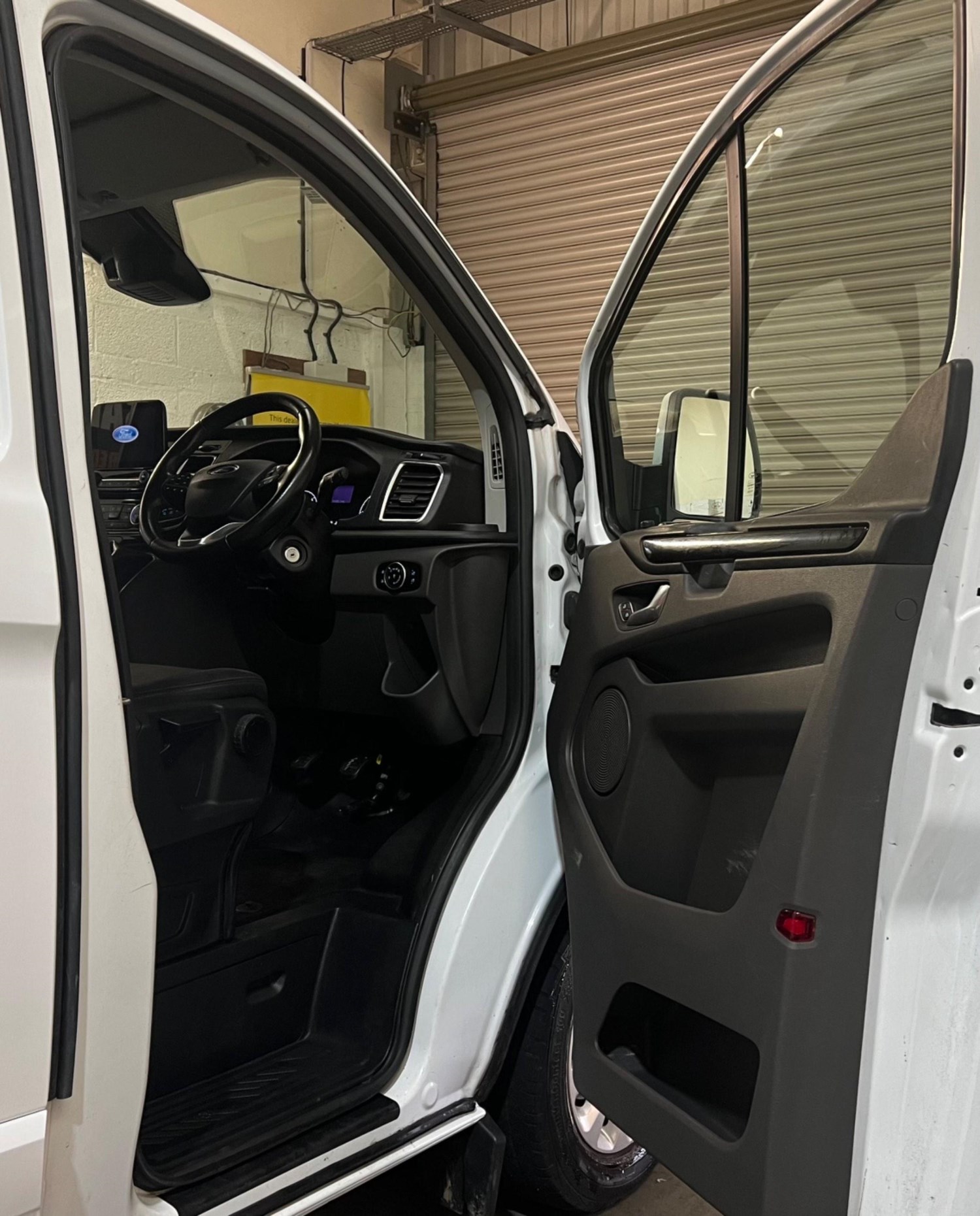 Ford Transit Custom Listing Image