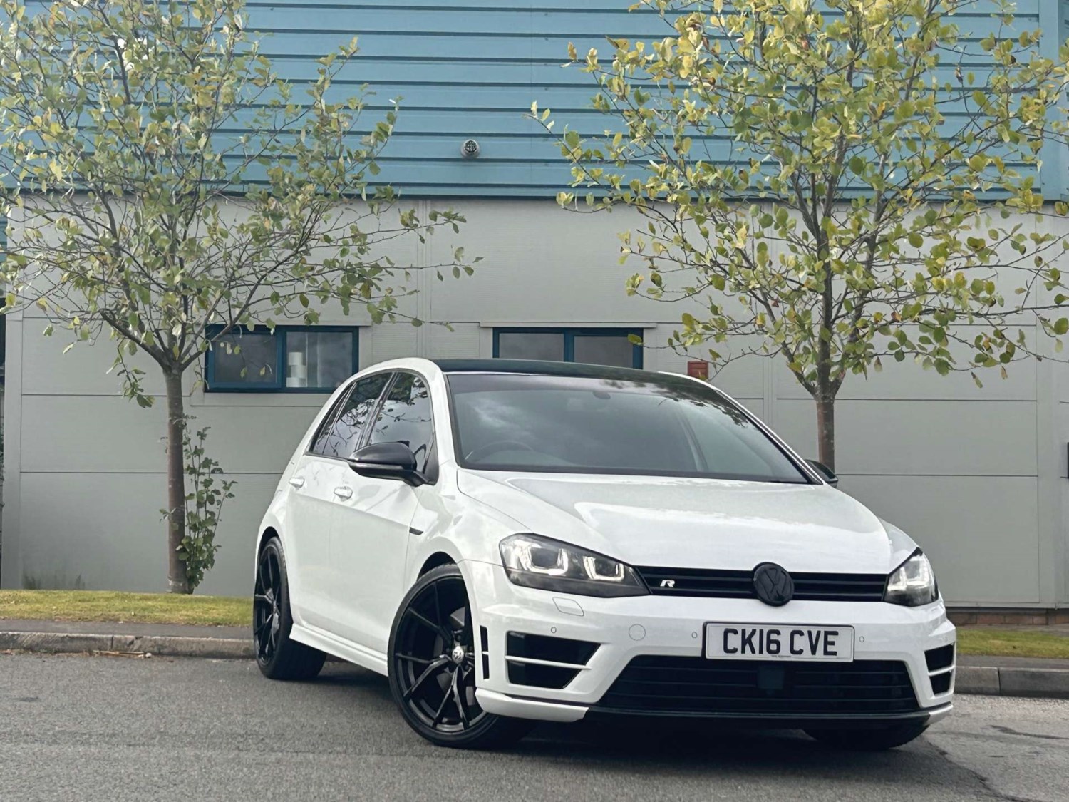 Volkswagen Golf Listing Image