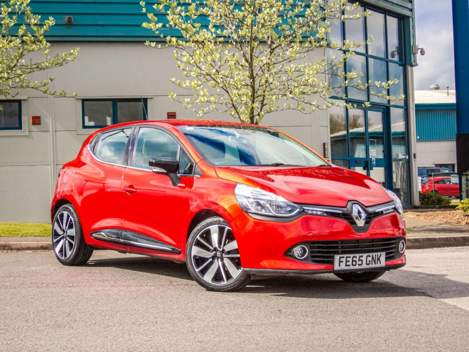 Renault Clio Listing Image