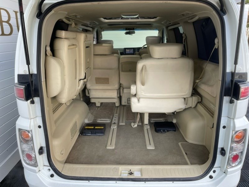 Nissan Elgrand Listing Image