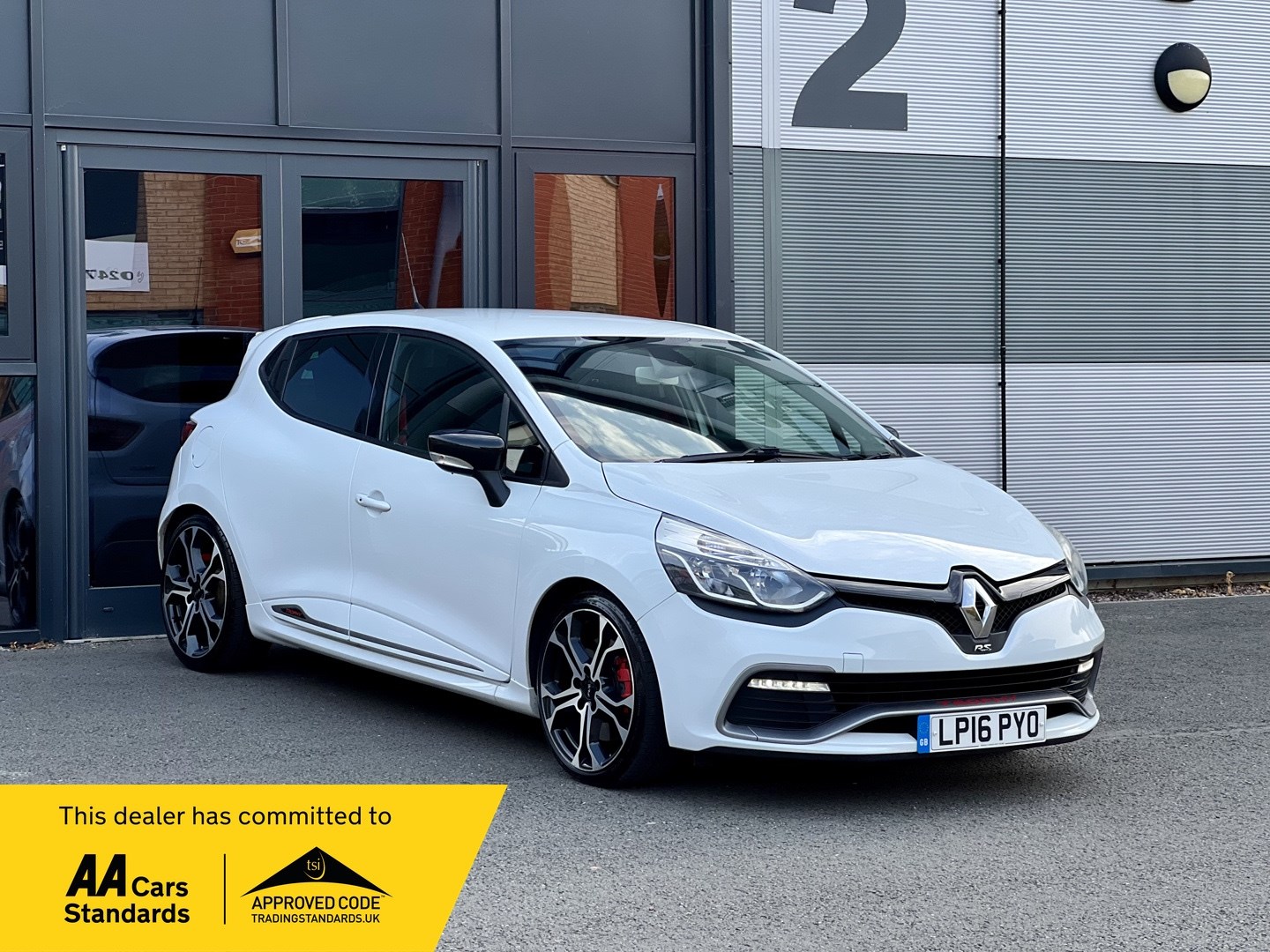 Renault Clio Listing Image