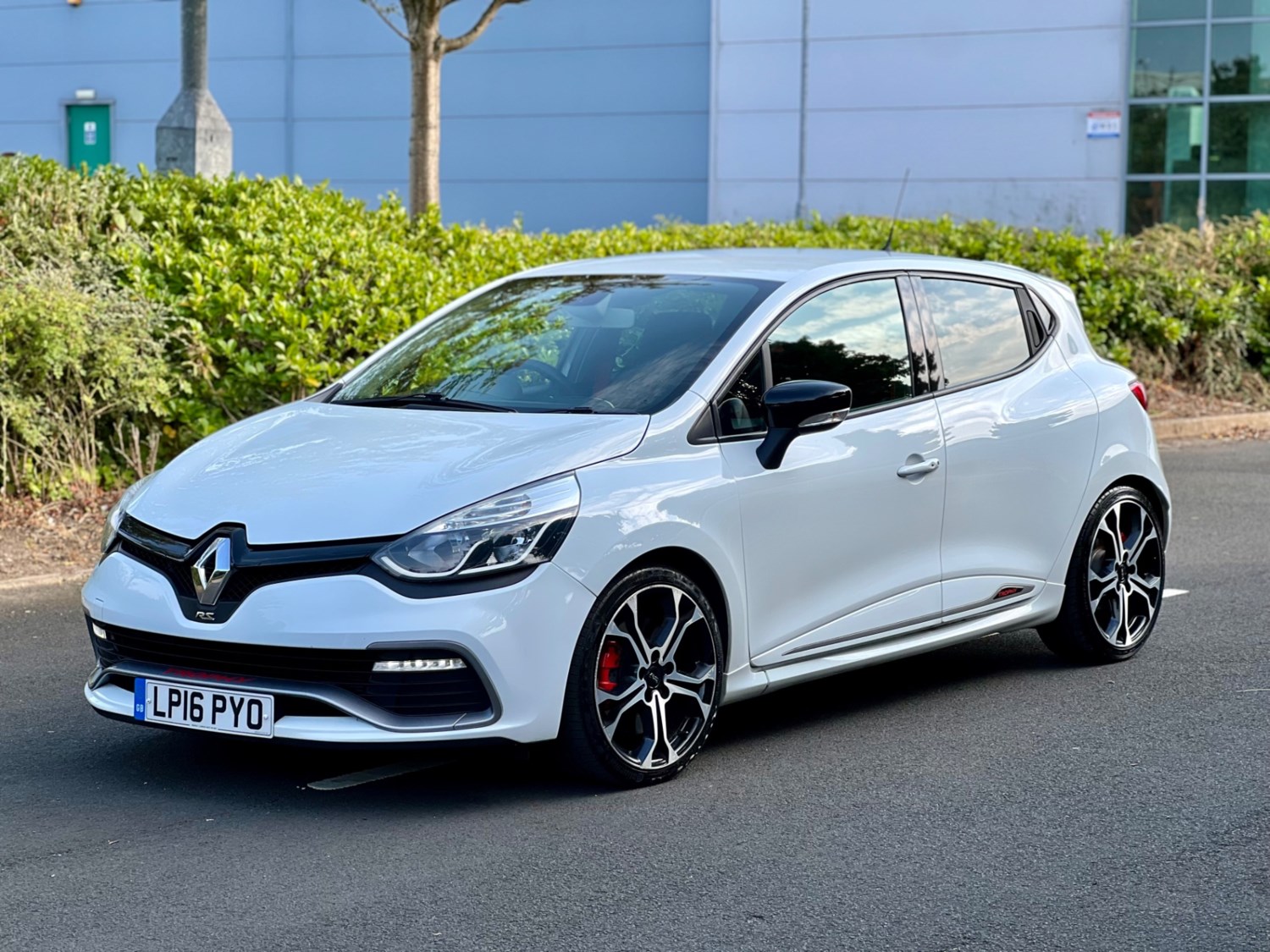 Renault Clio Listing Image