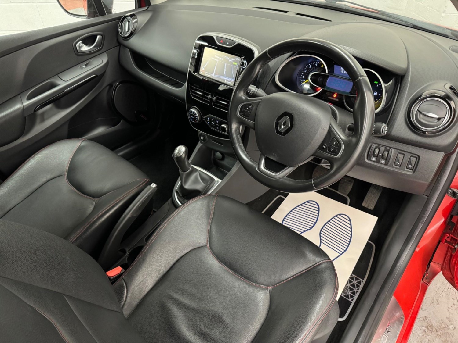 Renault Clio Listing Image