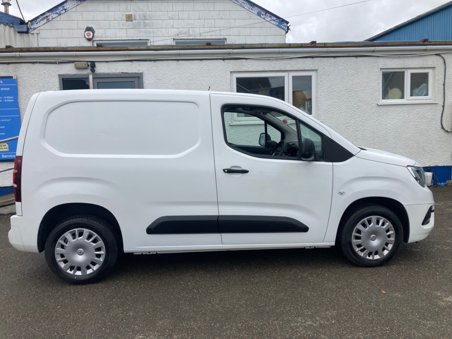 Vauxhall Combo Listing Image