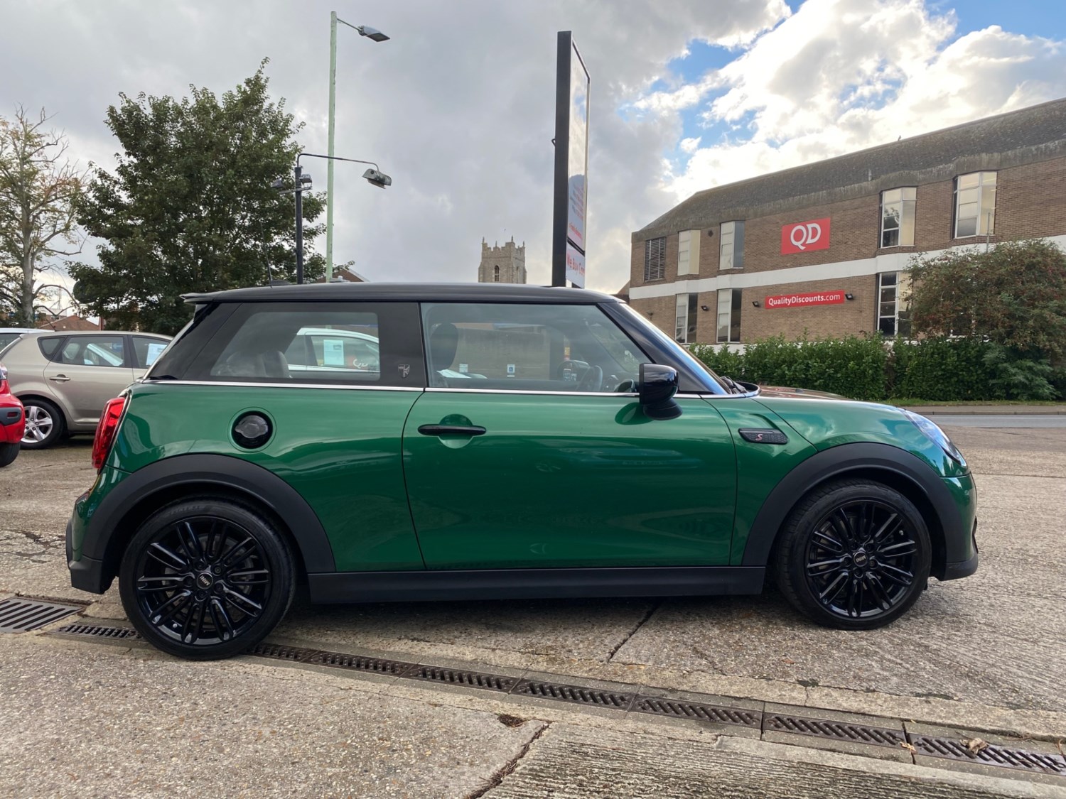 MINI Hatch Listing Image