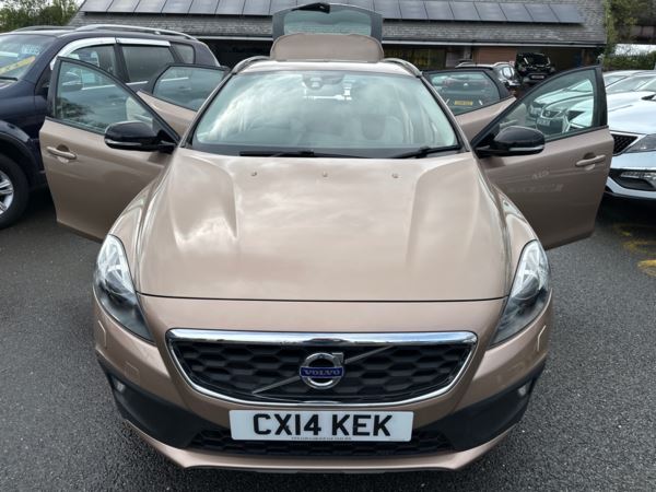 2014 (14) Volvo V40 D3 Cross Country Lux Nav 5dr For Sale In Llandudno Junction, Conwy