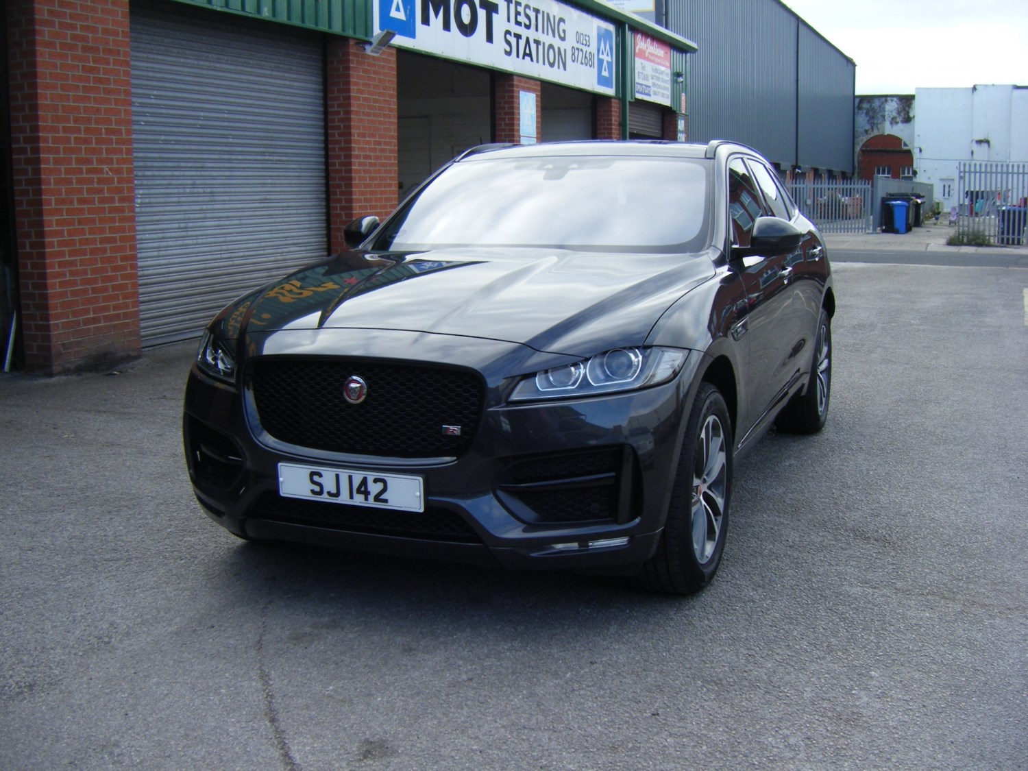 Jaguar F-PACE Listing Image