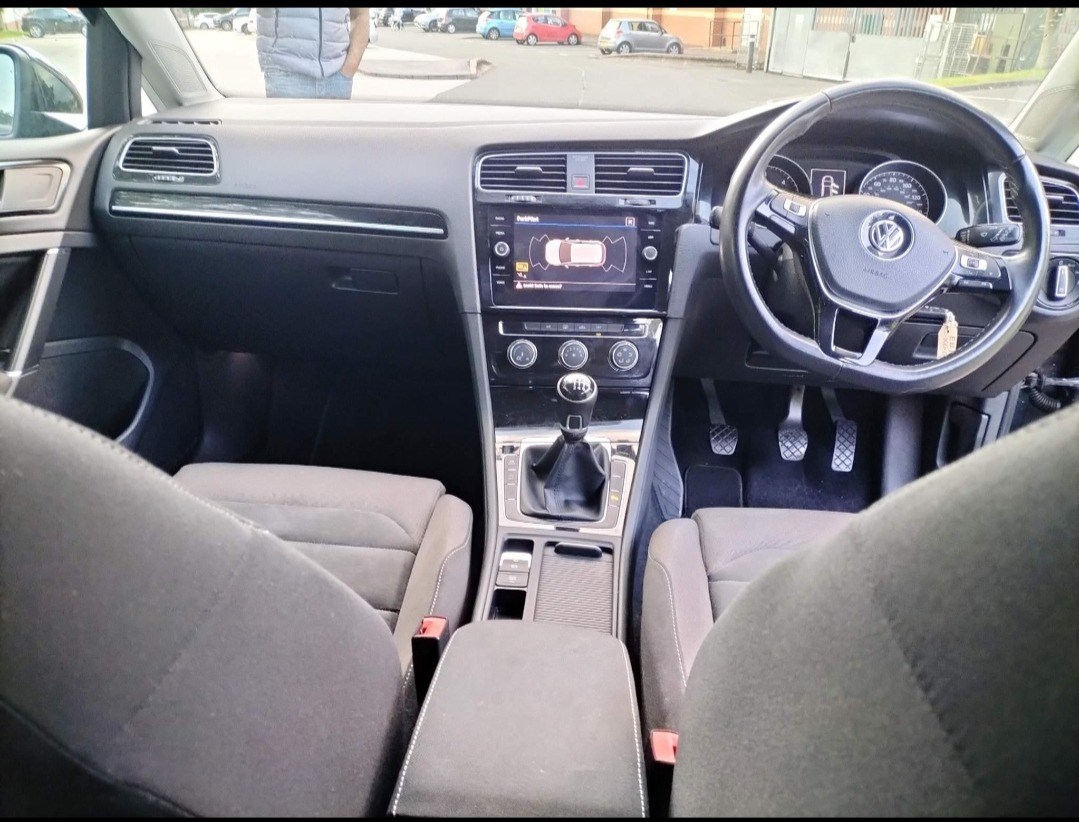 Volkswagen Golf Listing Image