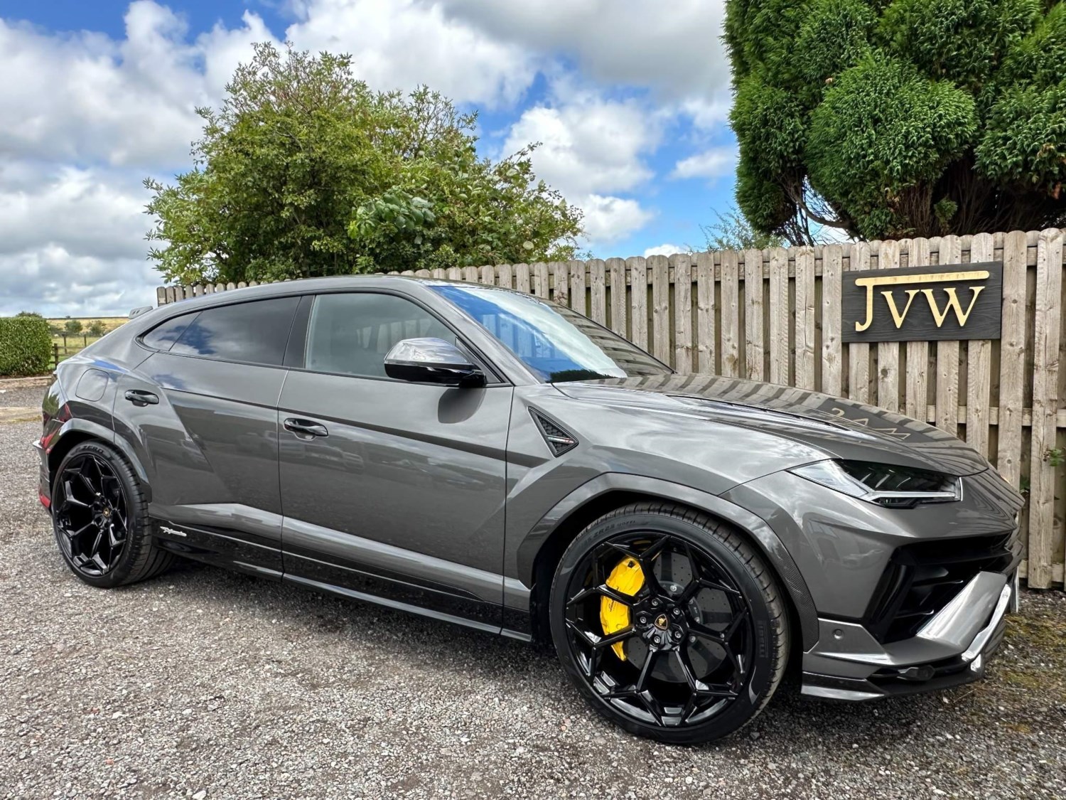 Lamborghini Urus Listing Image