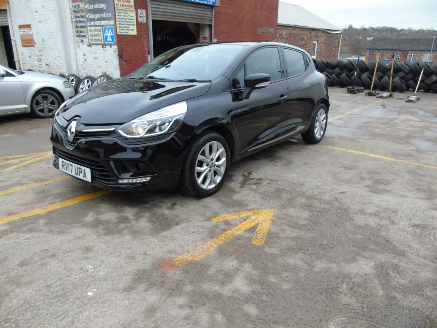 Renault Clio Listing Image