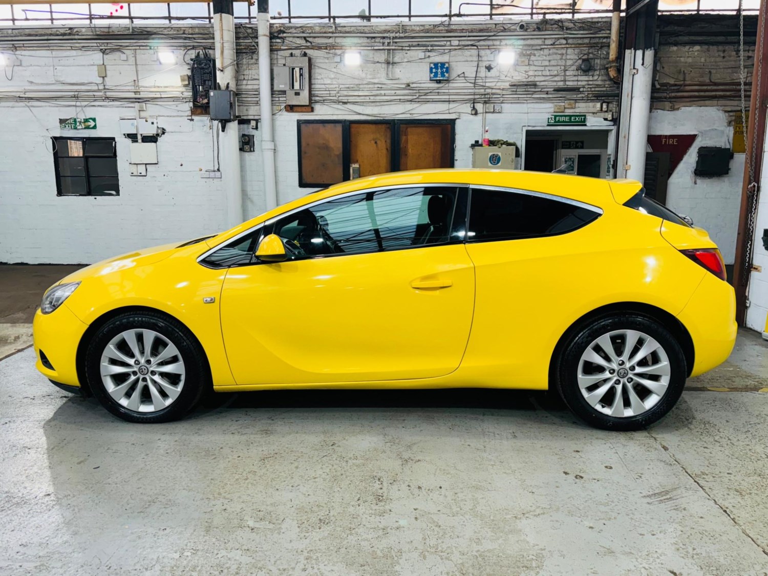 Vauxhall Astra GTC Listing Image