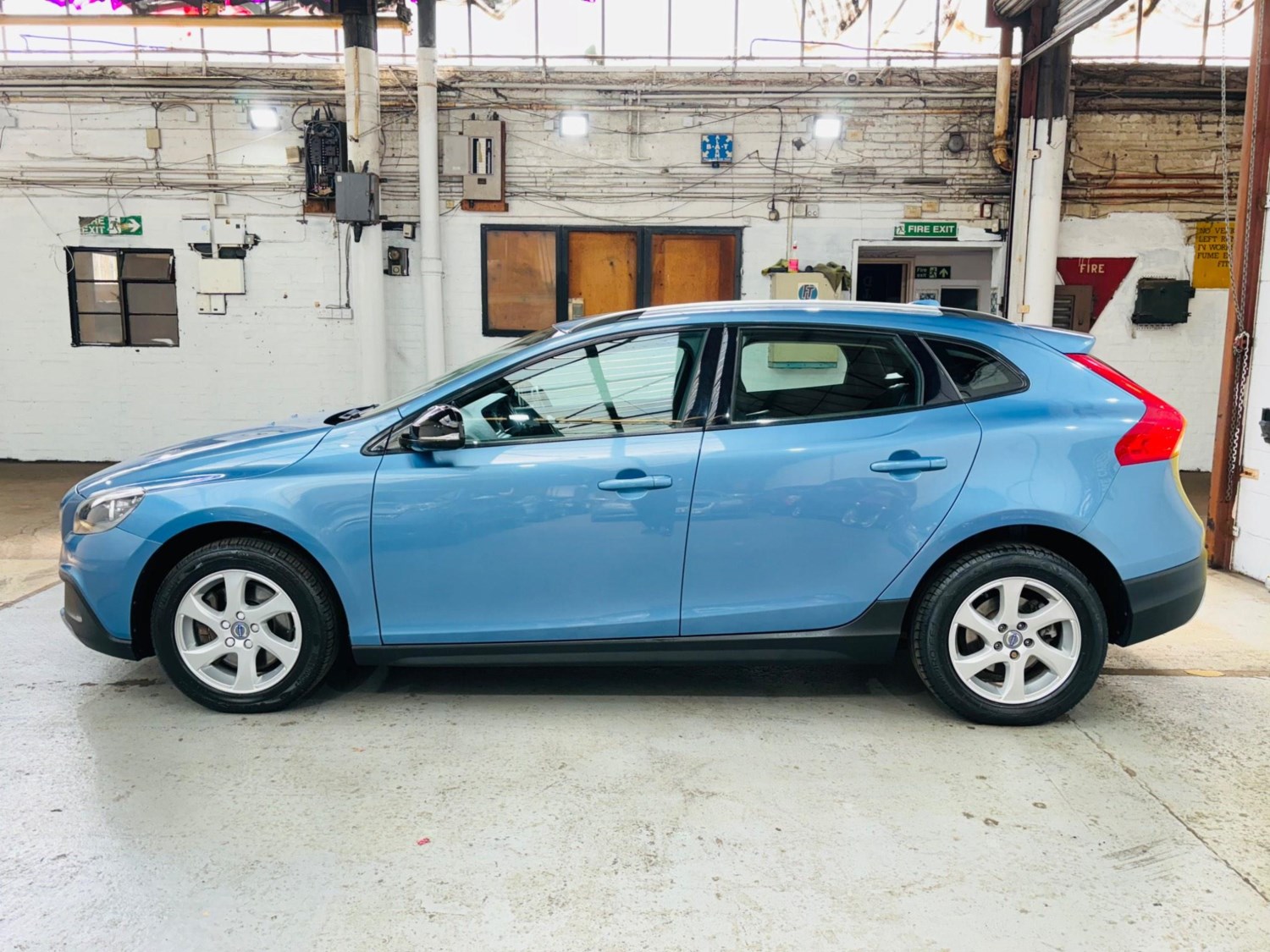 Volvo V40 Cross Country Listing Image