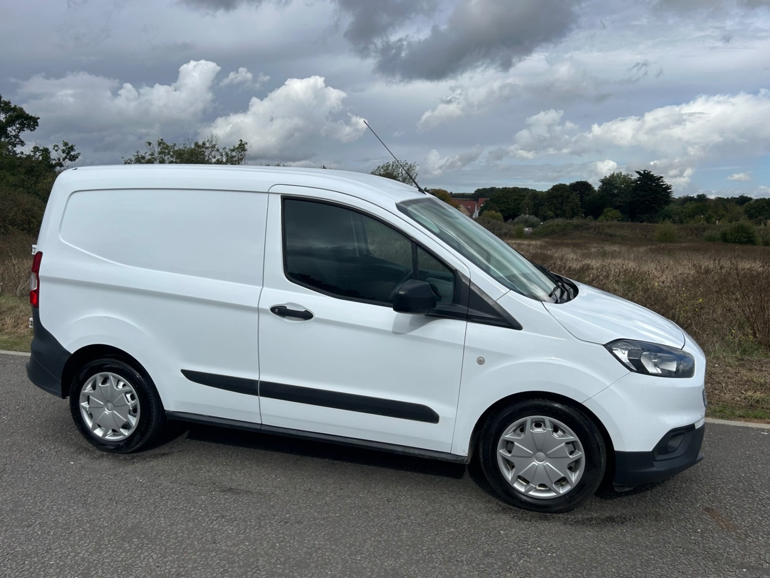 Ford Transit Courier Listing Image