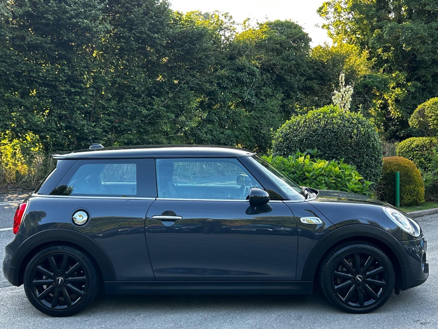 MINI Hatch Listing Image