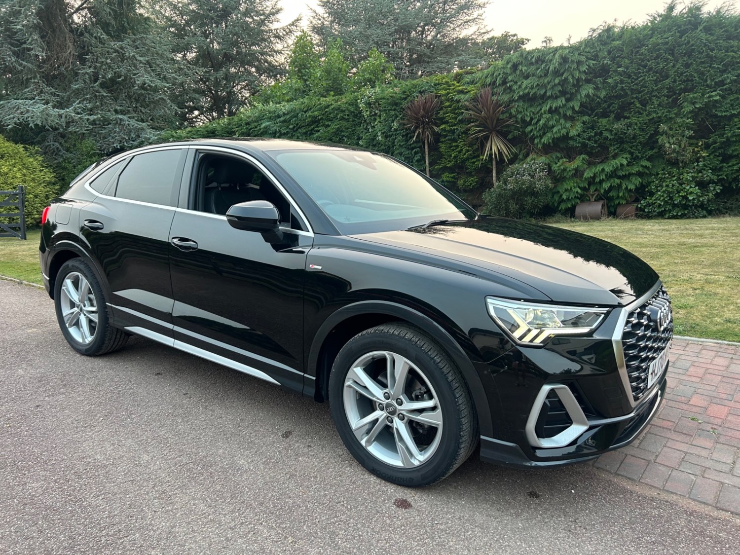 Audi Q3 Listing Image