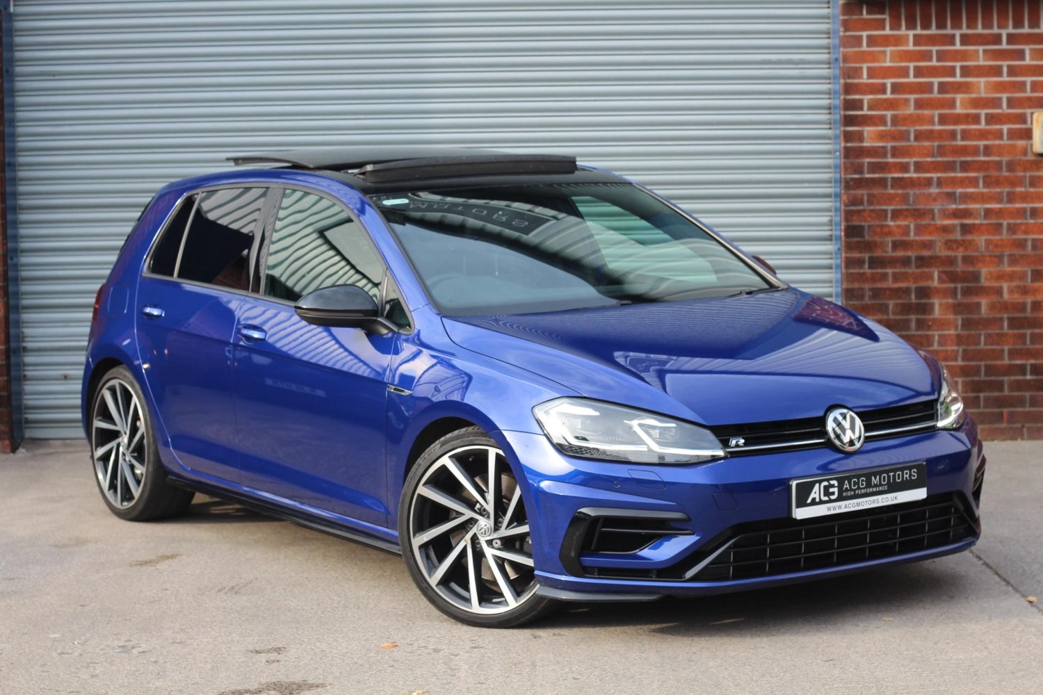 Volkswagen Golf Listing Image