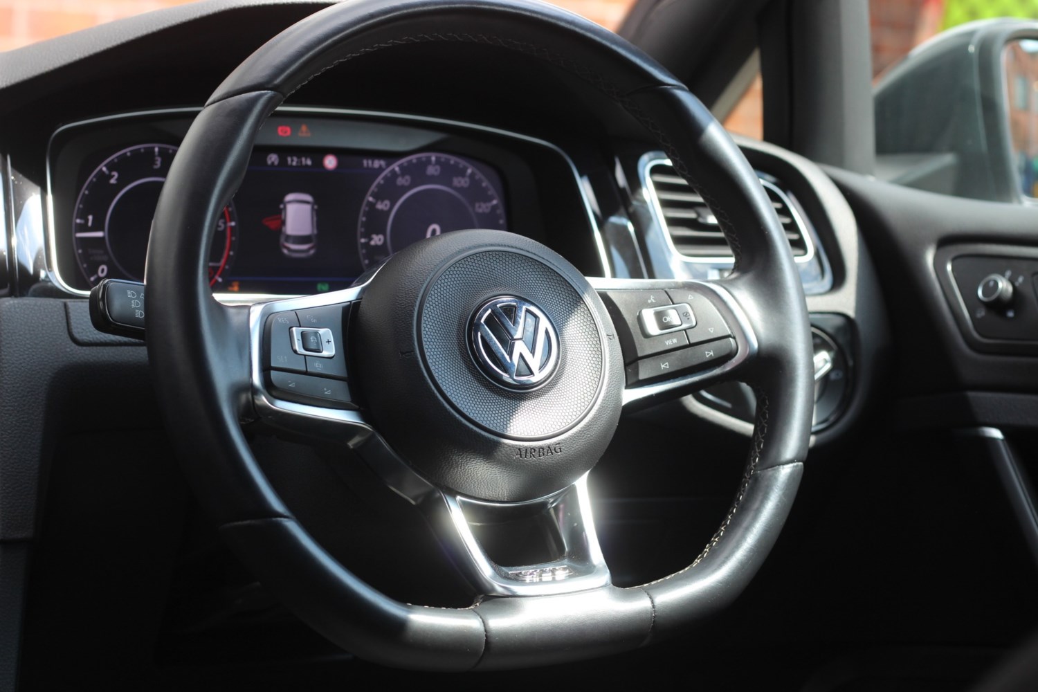 Volkswagen Golf Listing Image