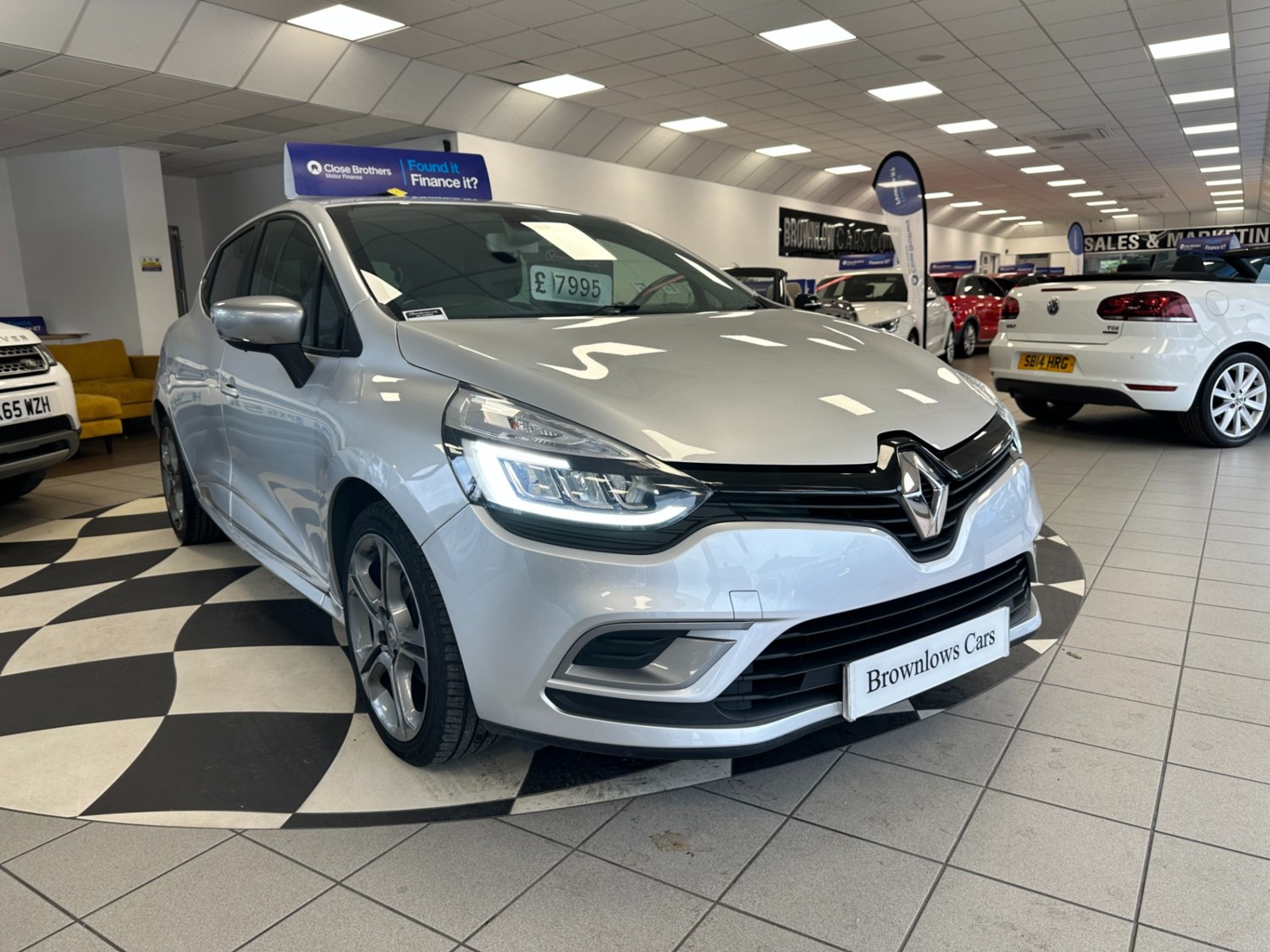 Renault Clio Listing Image