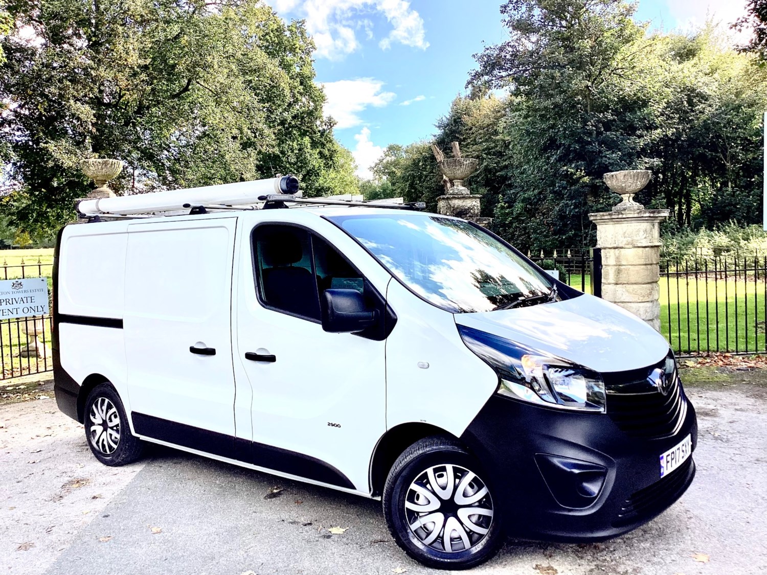 Vauxhall Vivaro Listing Image