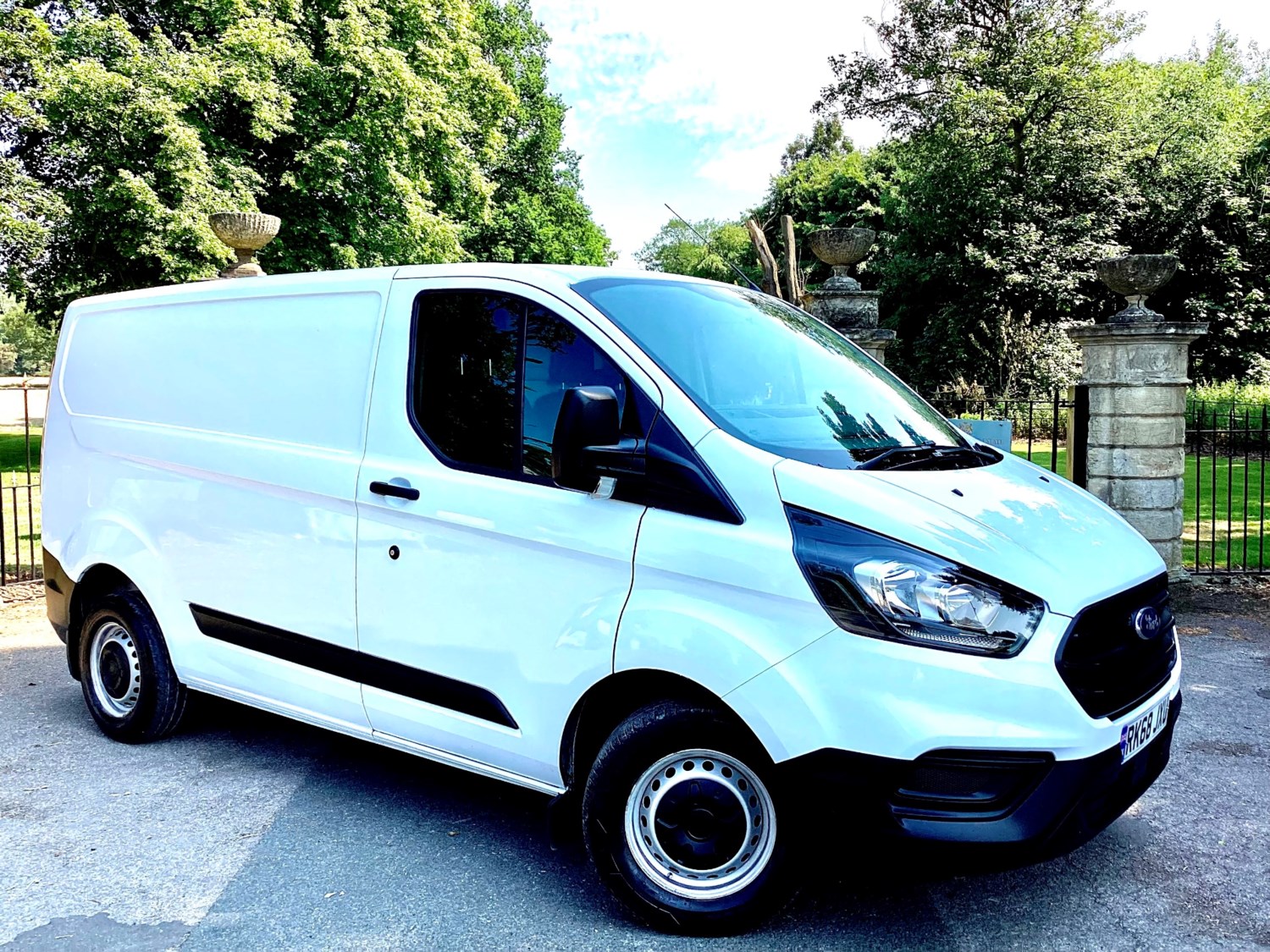 Ford Transit Custom Listing Image