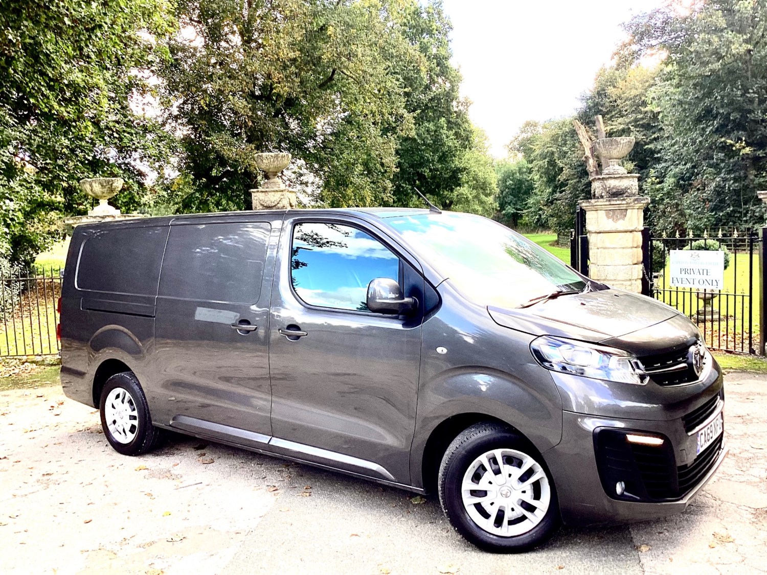 Vauxhall Vivaro Listing Image