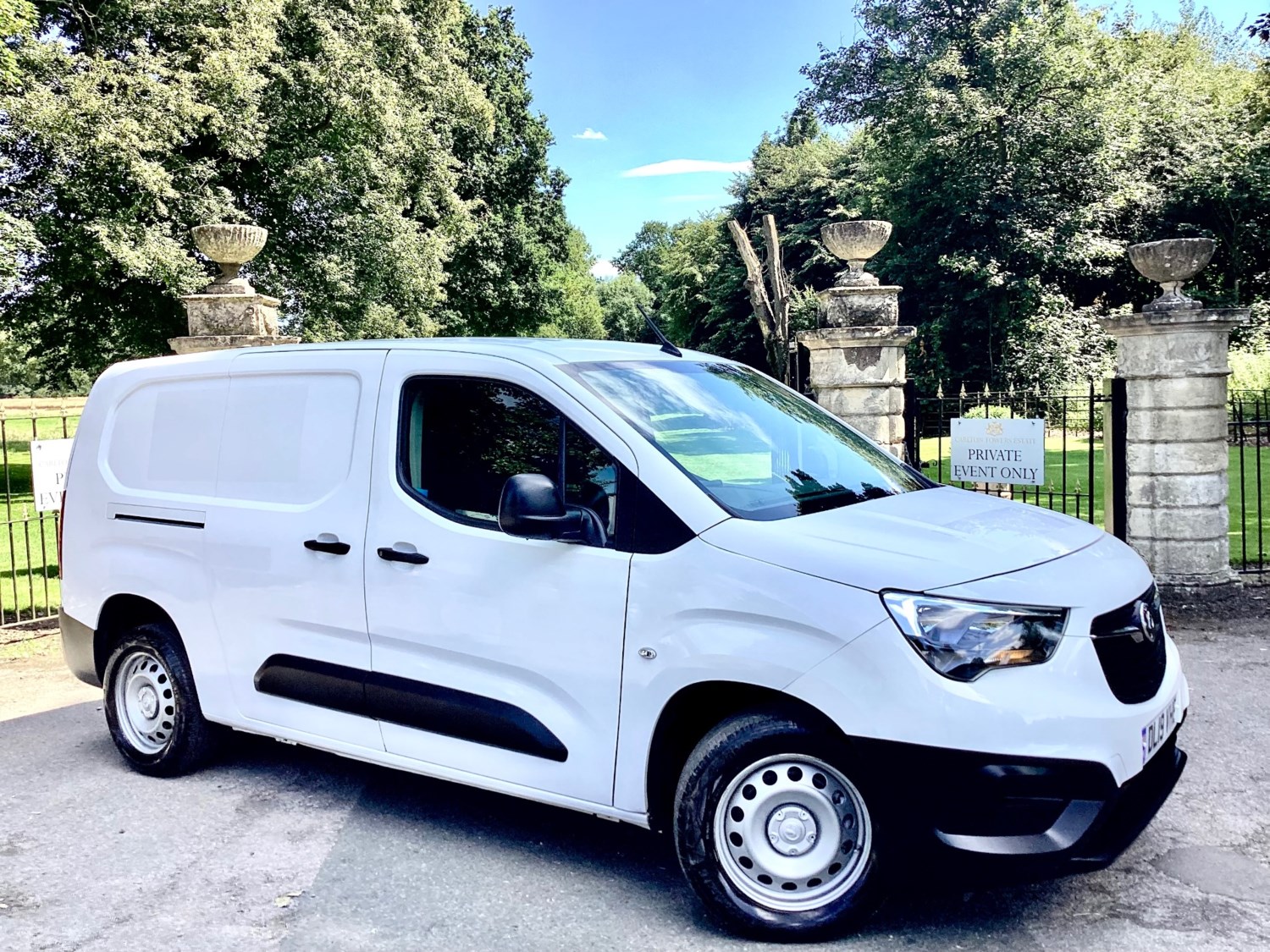 Vauxhall Combo Listing Image