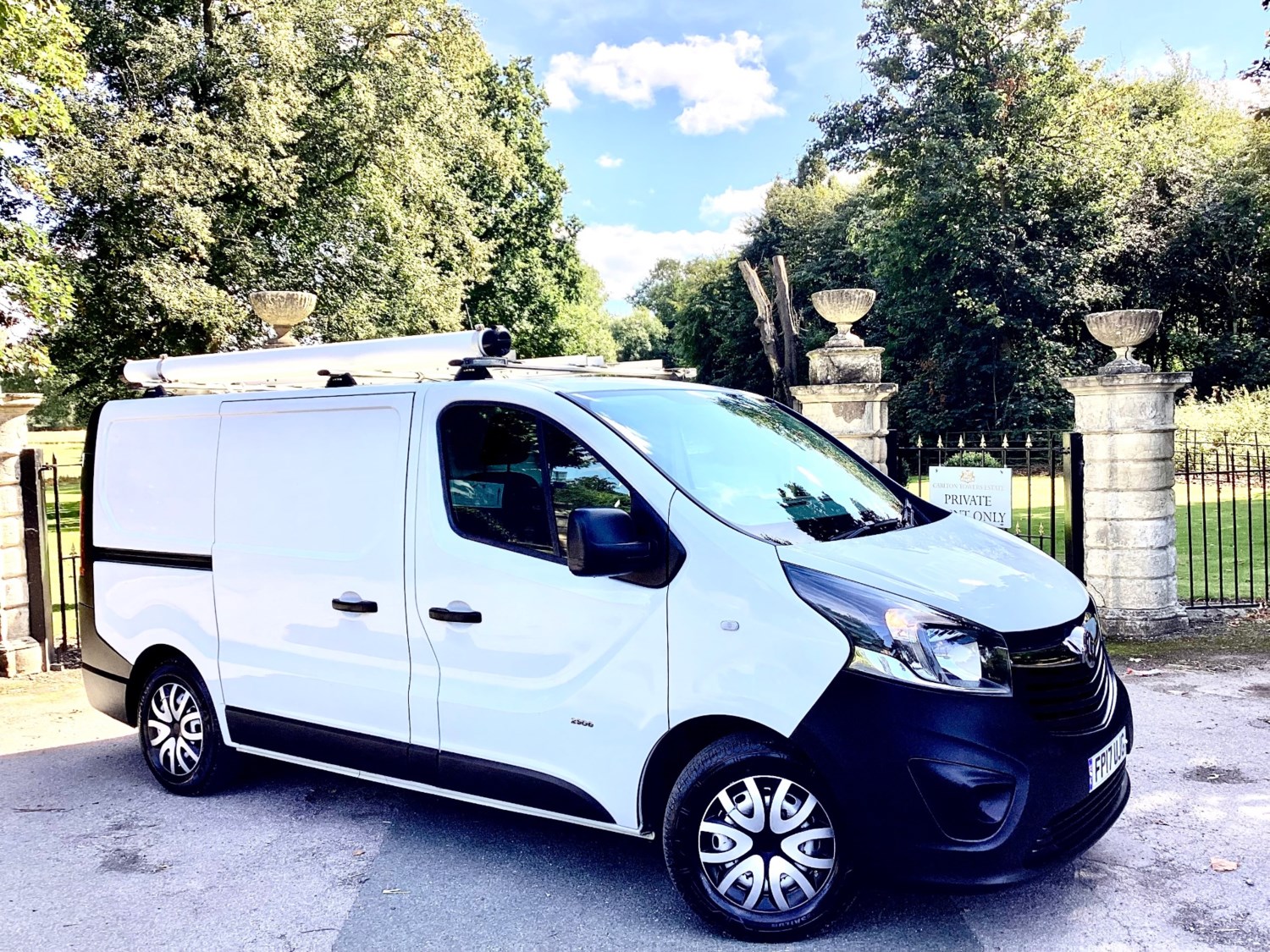 Vauxhall Vivaro Listing Image