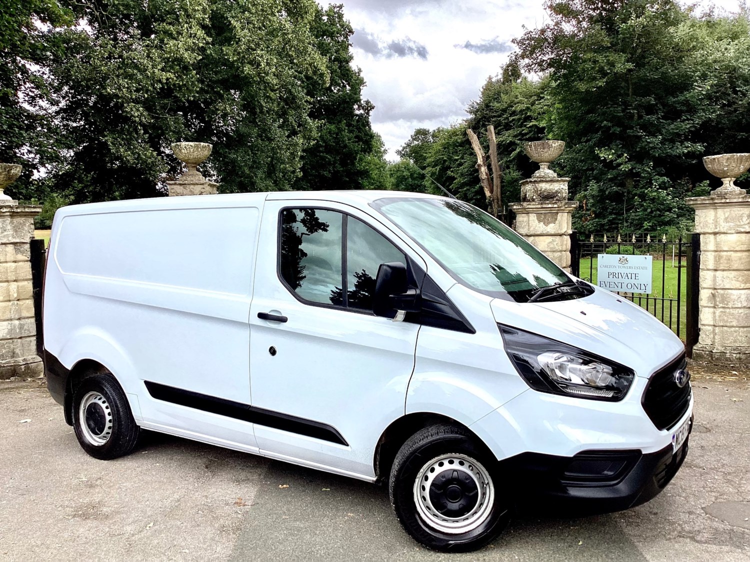 Ford Transit Custom Listing Image