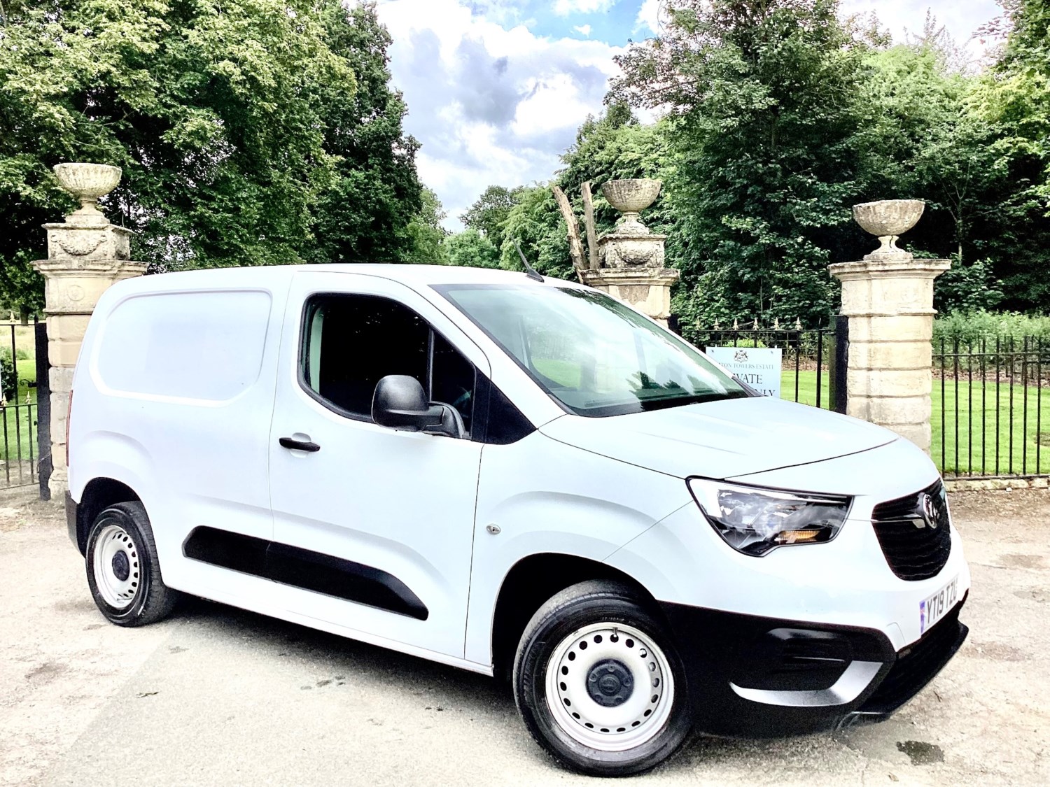 Vauxhall Combo Listing Image