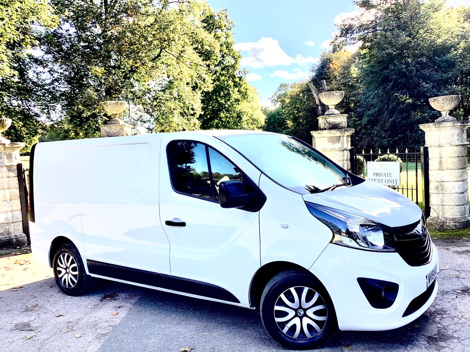 Vauxhall Vivaro Listing Image