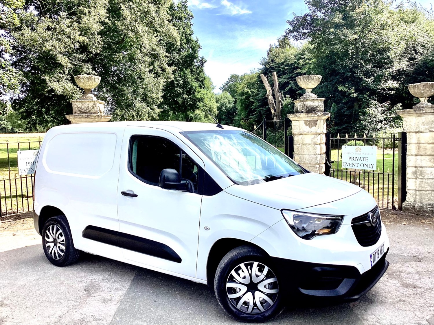 Vauxhall Combo Listing Image