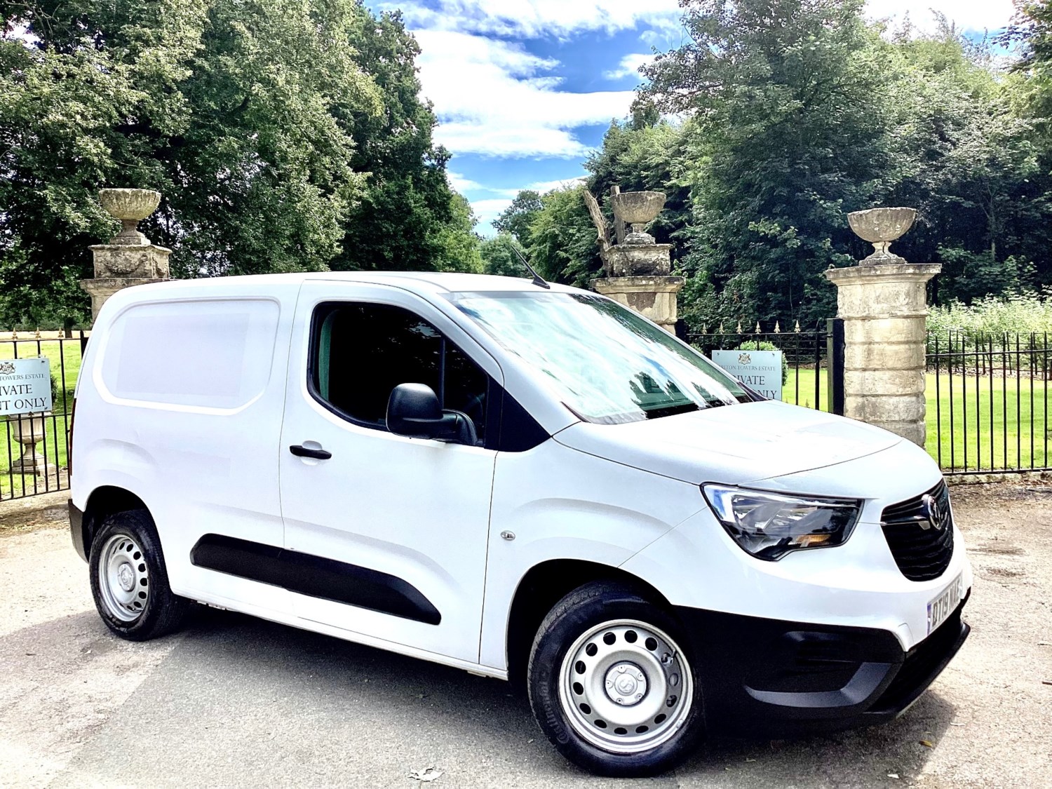 Vauxhall Combo Listing Image