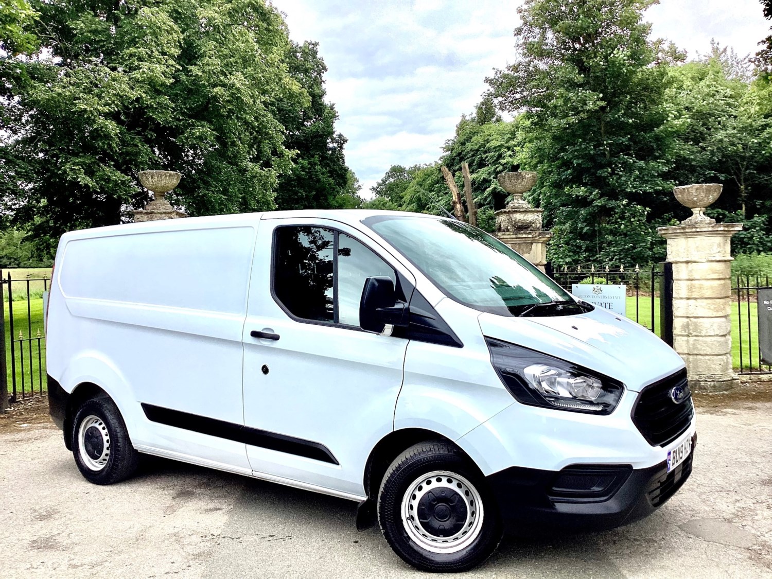 Ford Transit Custom Listing Image