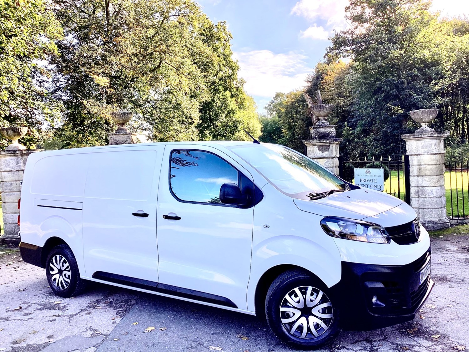 Vauxhall Vivaro Listing Image