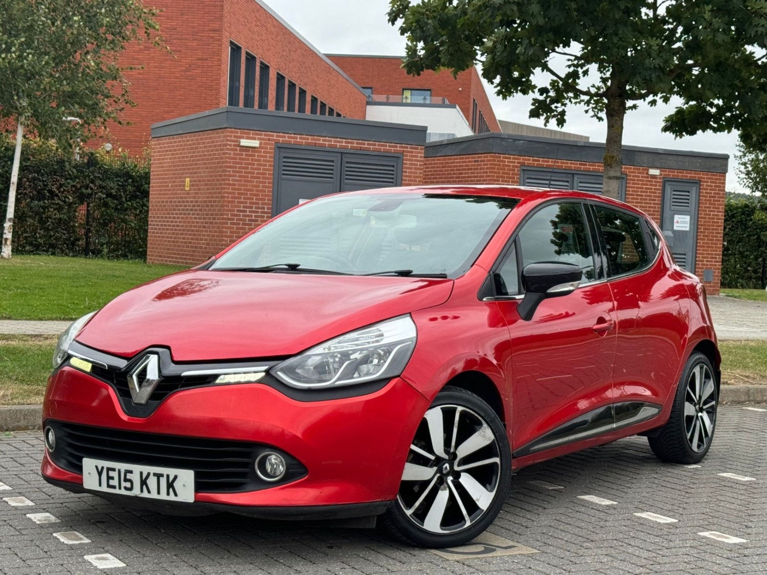 Renault Clio Listing Image