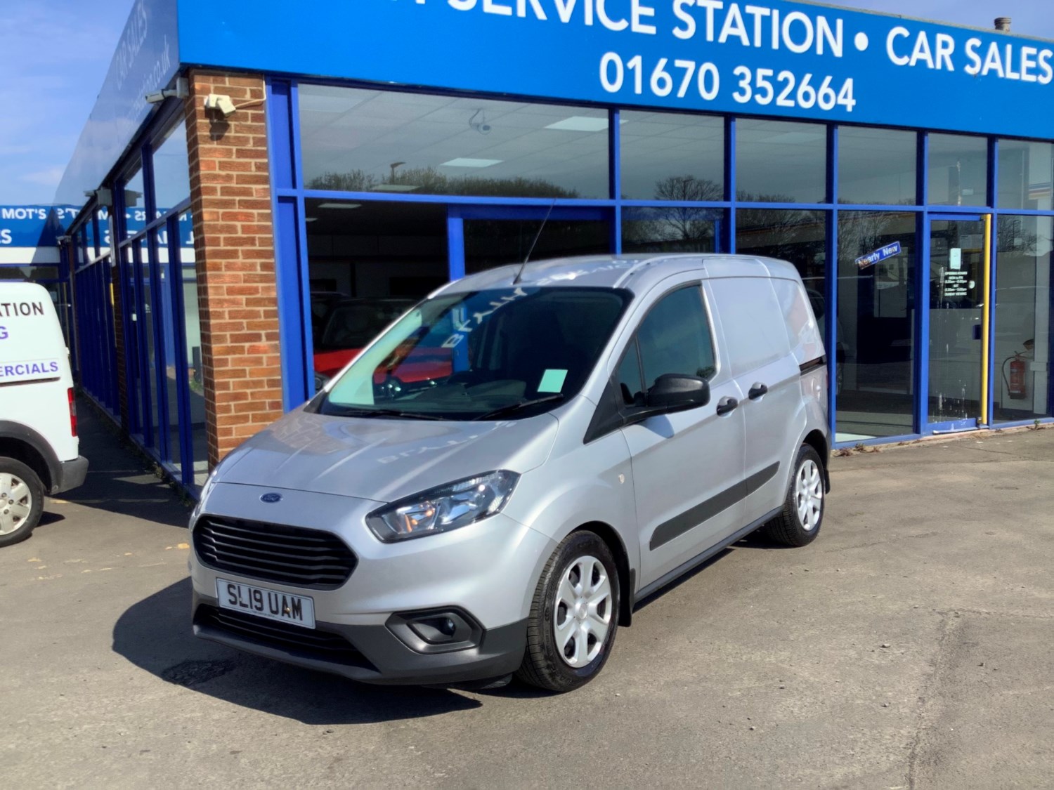 Ford Transit Courier Listing Image