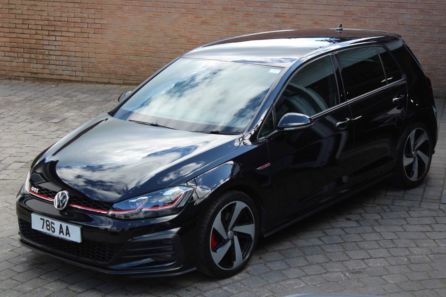 Volkswagen Golf Listing Image