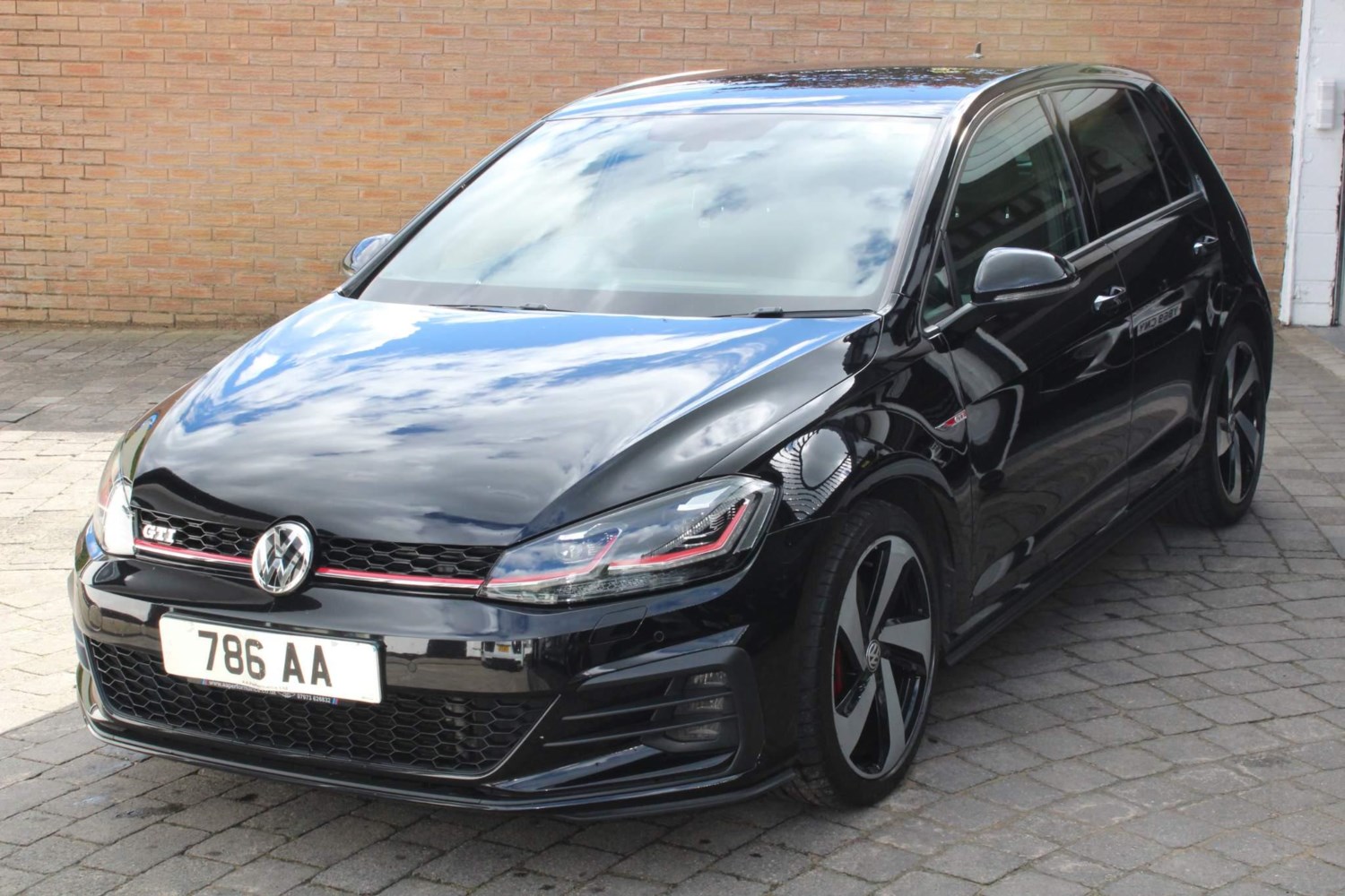 Volkswagen Golf Listing Image