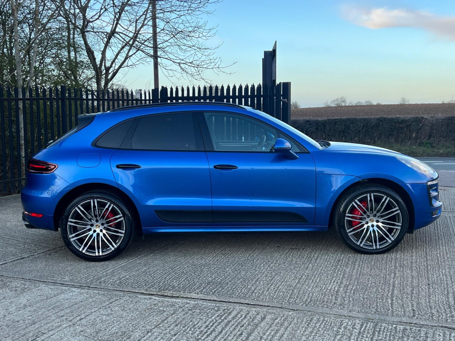 Porsche Macan Listing Image