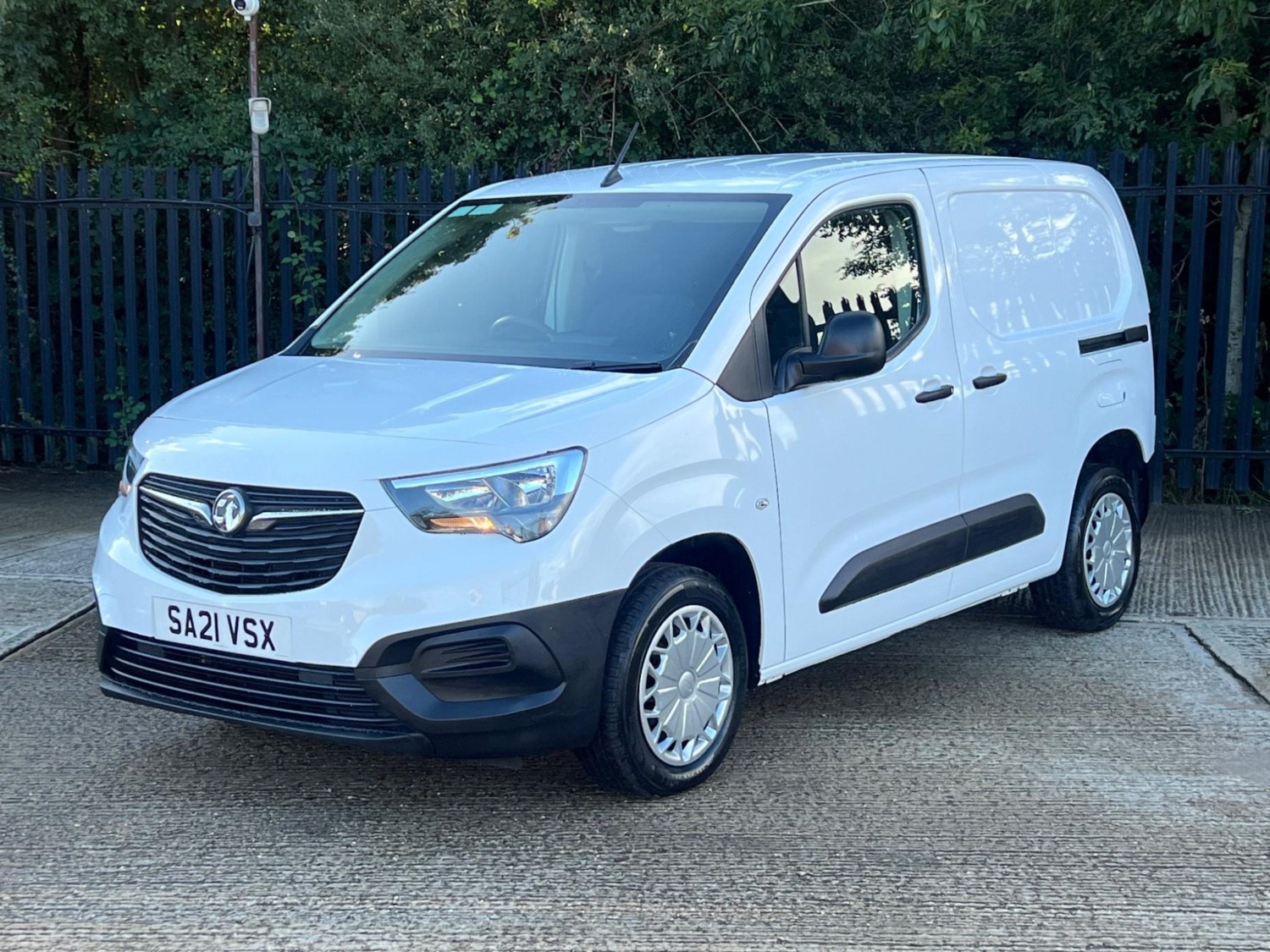 Vauxhall Combo Listing Image