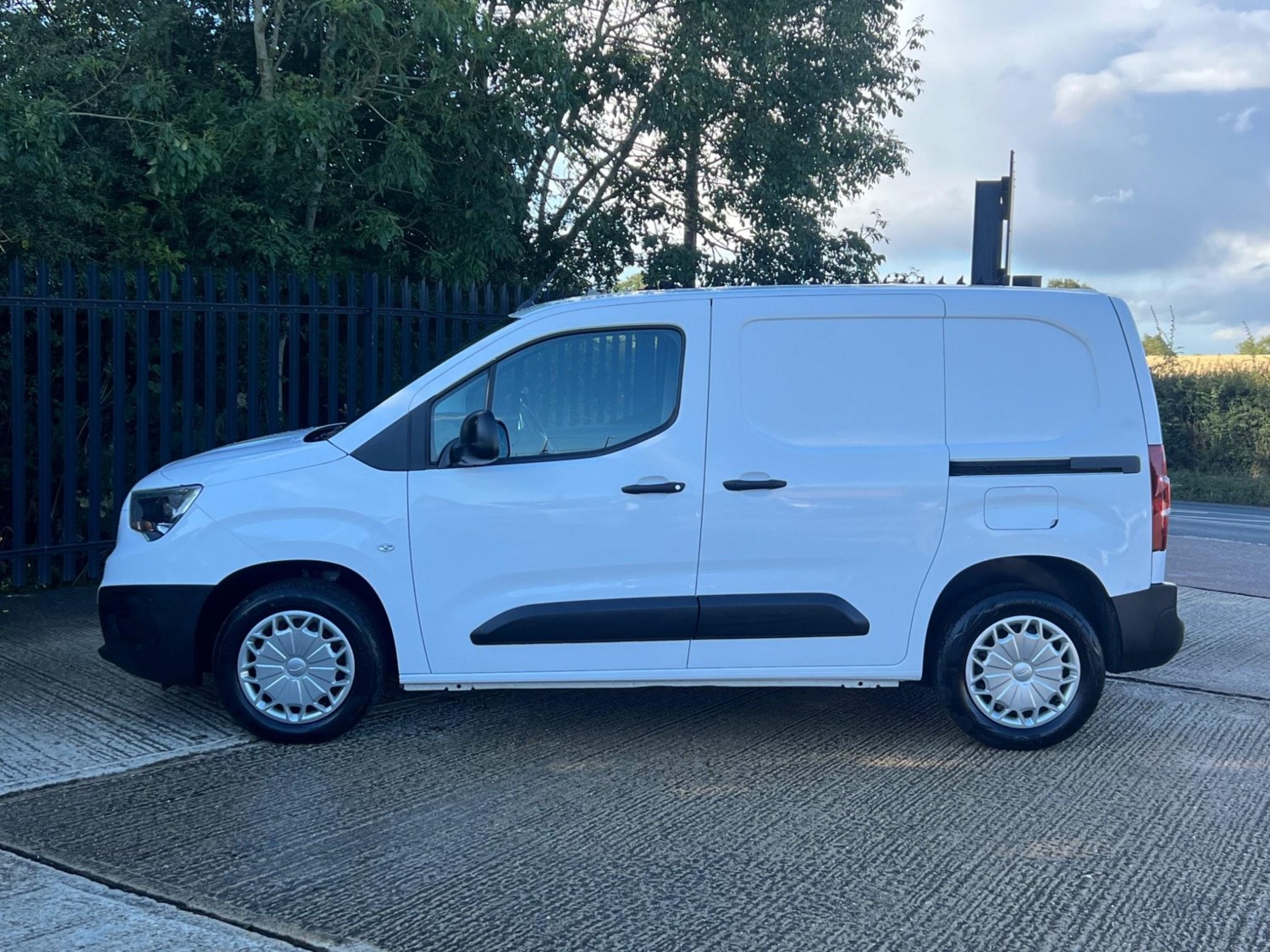 Vauxhall Combo Listing Image