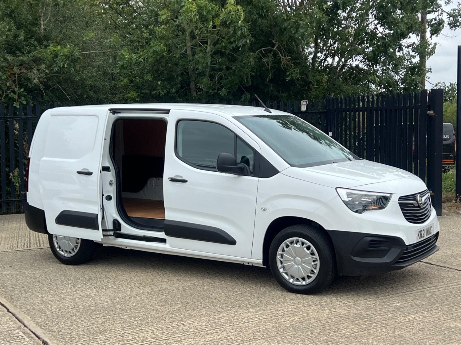 Vauxhall Combo Listing Image