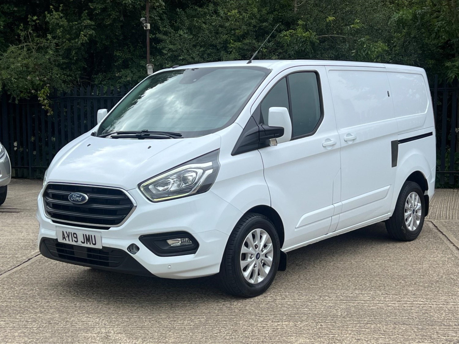 Ford Transit Custom Listing Image