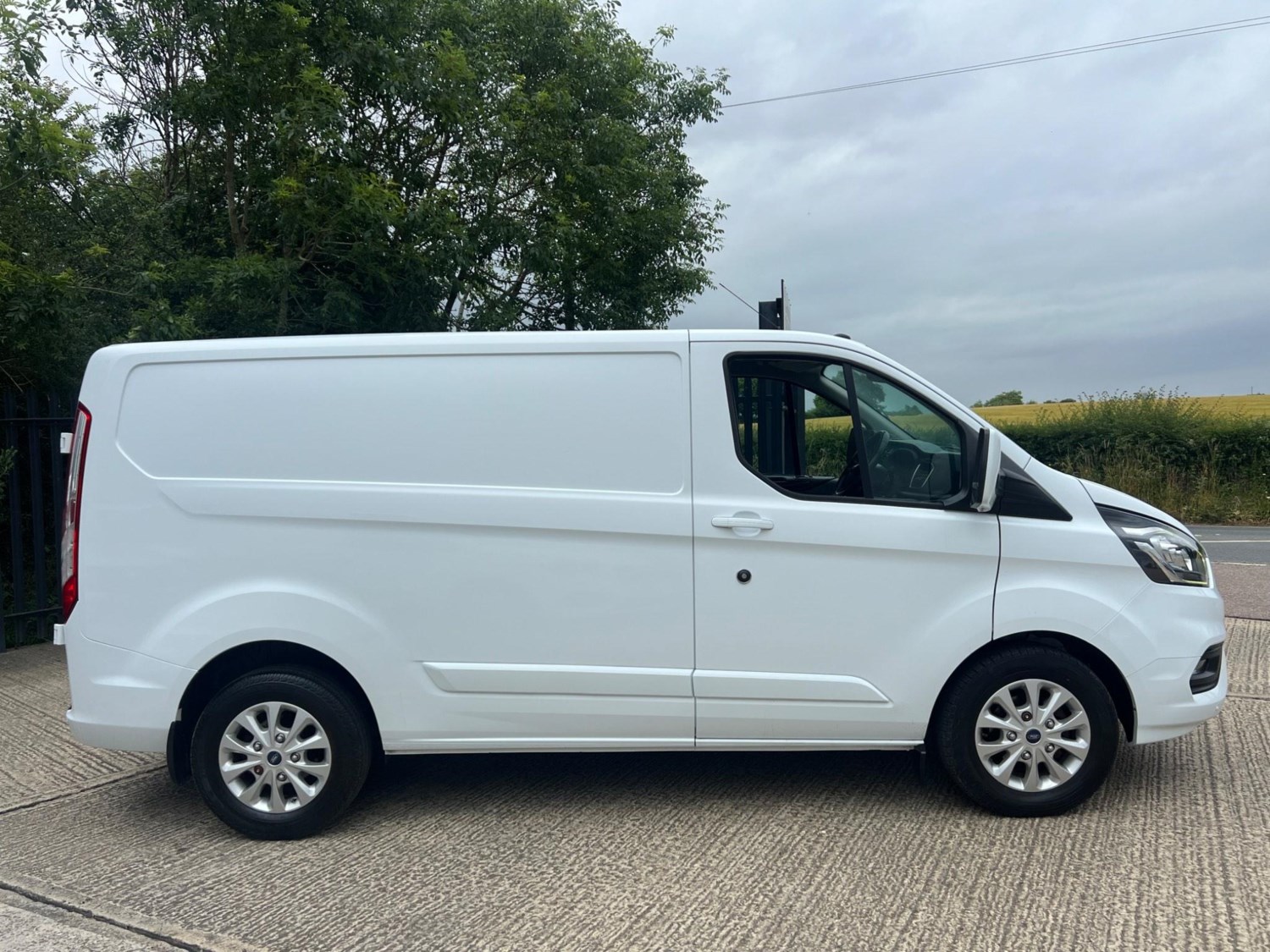 Ford Transit Custom Listing Image