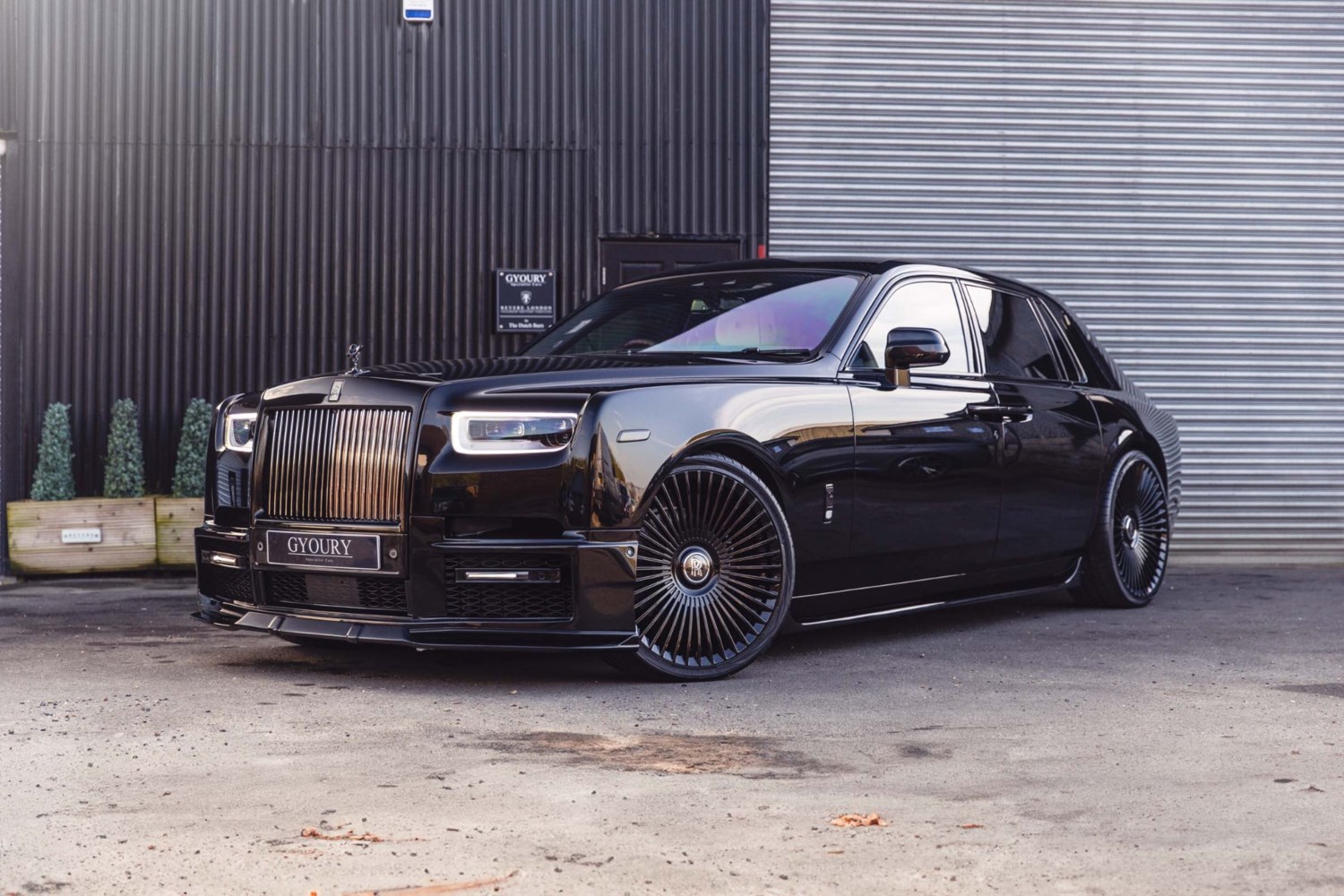 Rolls-Royce Phantom Listing Image