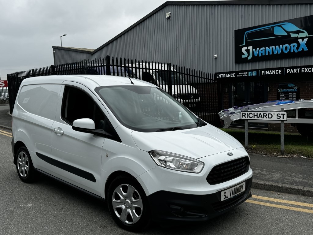 Ford Transit Courier Listing Image